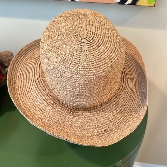 Kaminski 100% Raffia tan hat. Made in Australia ??